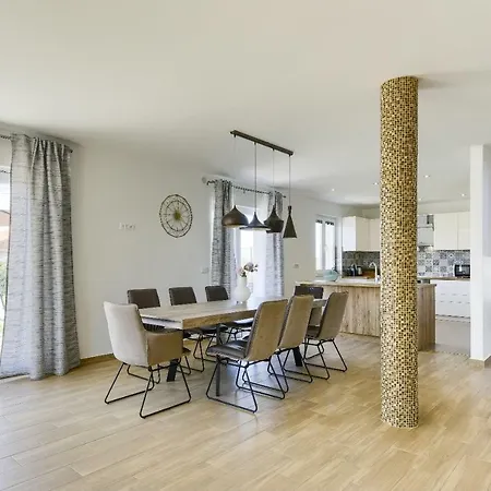 Oliva Villa